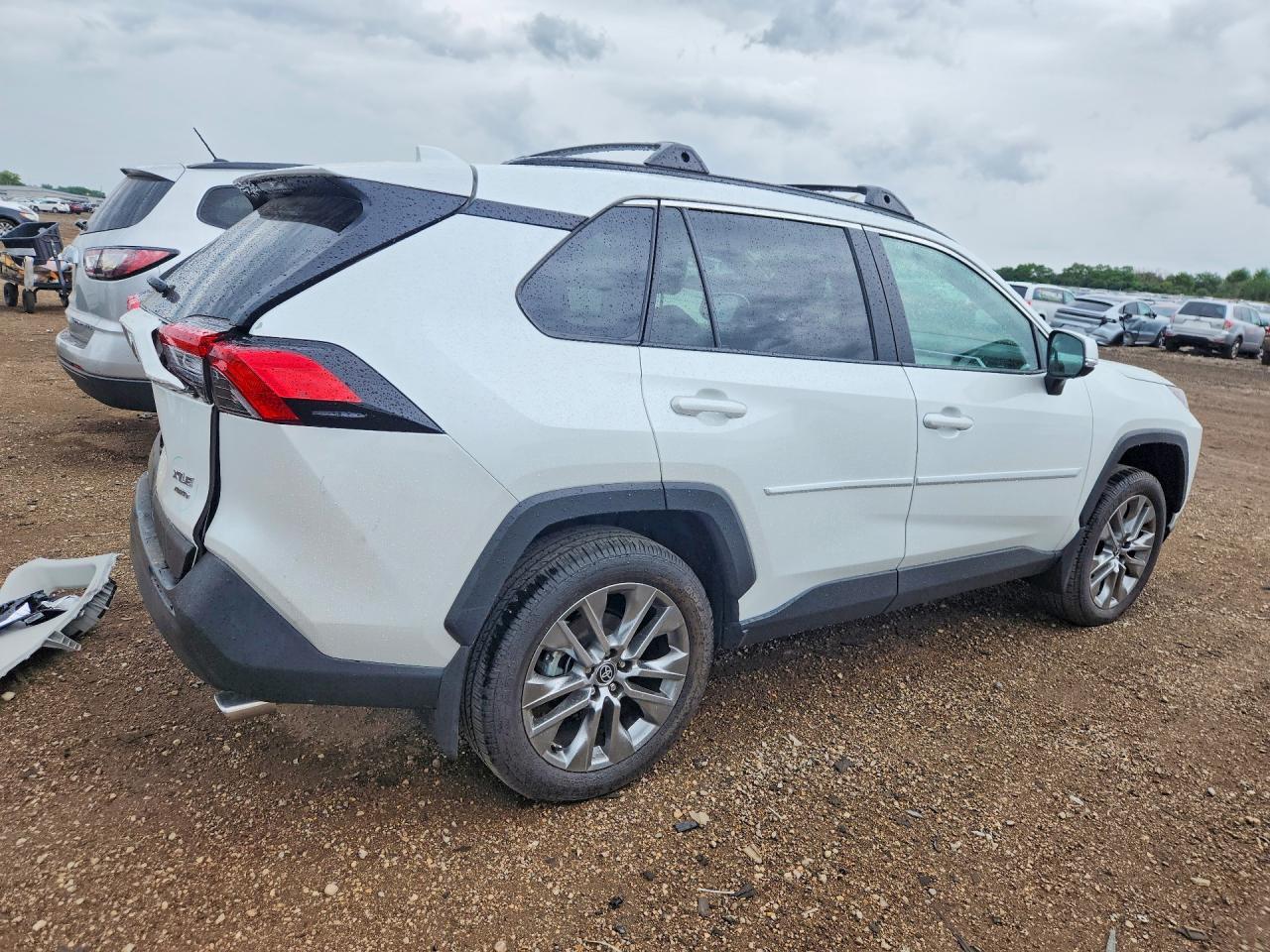 2025 Toyota Rav4 Xle Premium - Image 3