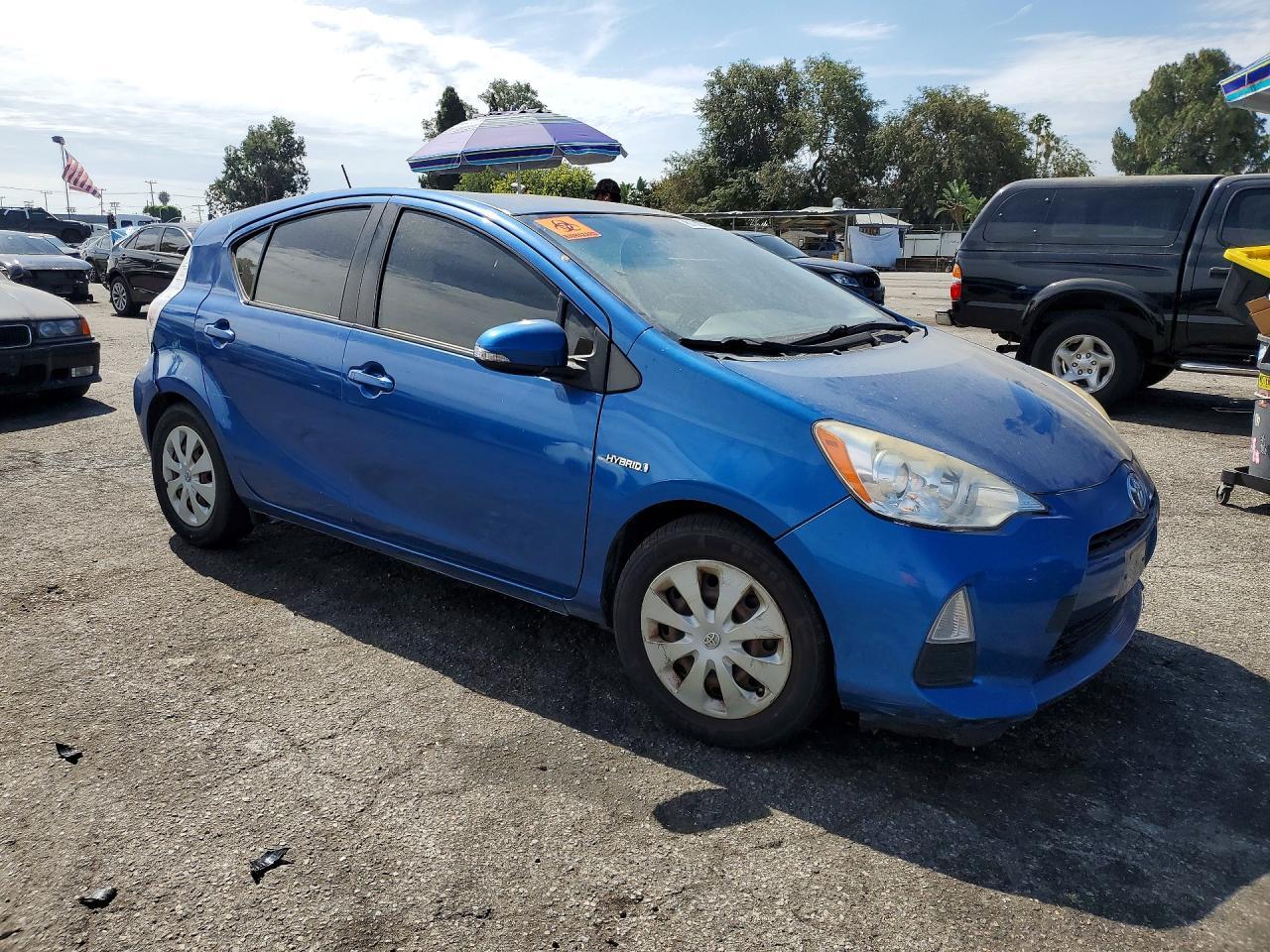 2013 Toyota Prius C Three - Image 4