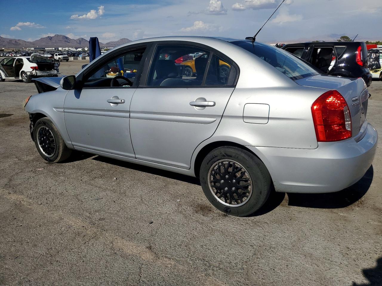 2011 Hyundai Accent Gls - Image 2