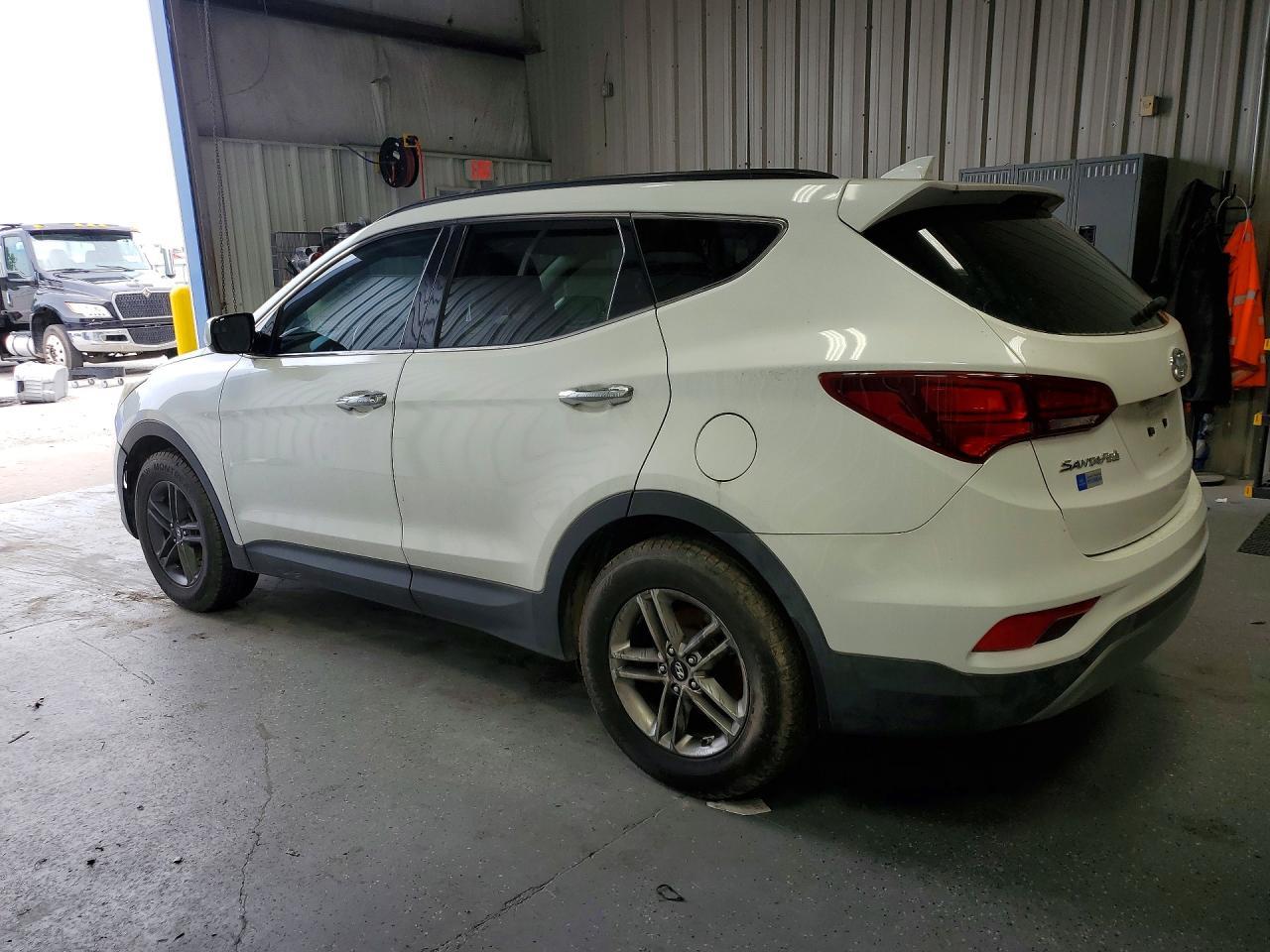 2017 Hyundai Santa Fe Sport 2.4L - Фото 2