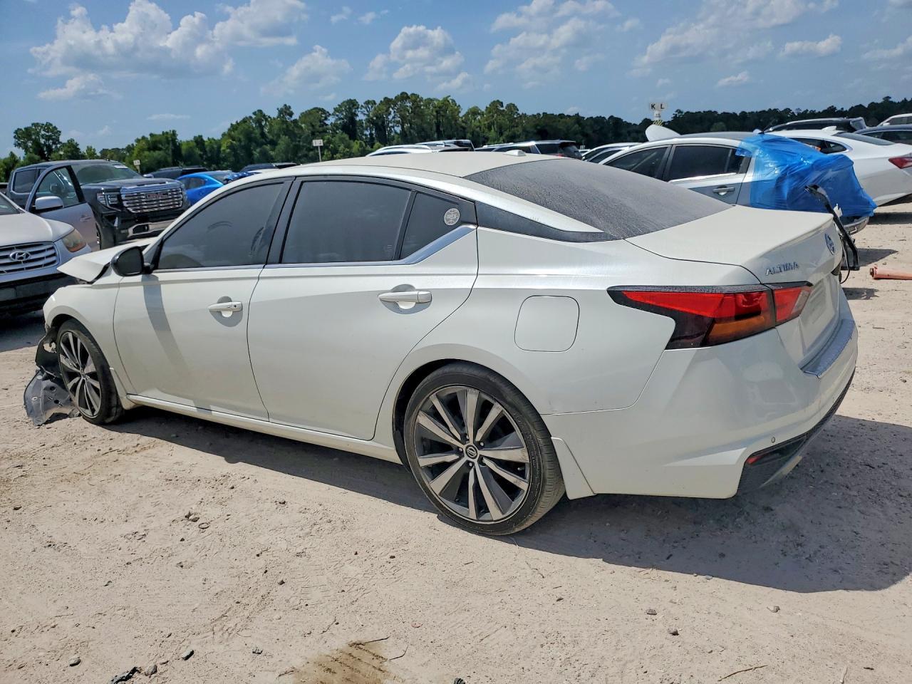 2020 Nissan Altima Sr - Фото 2