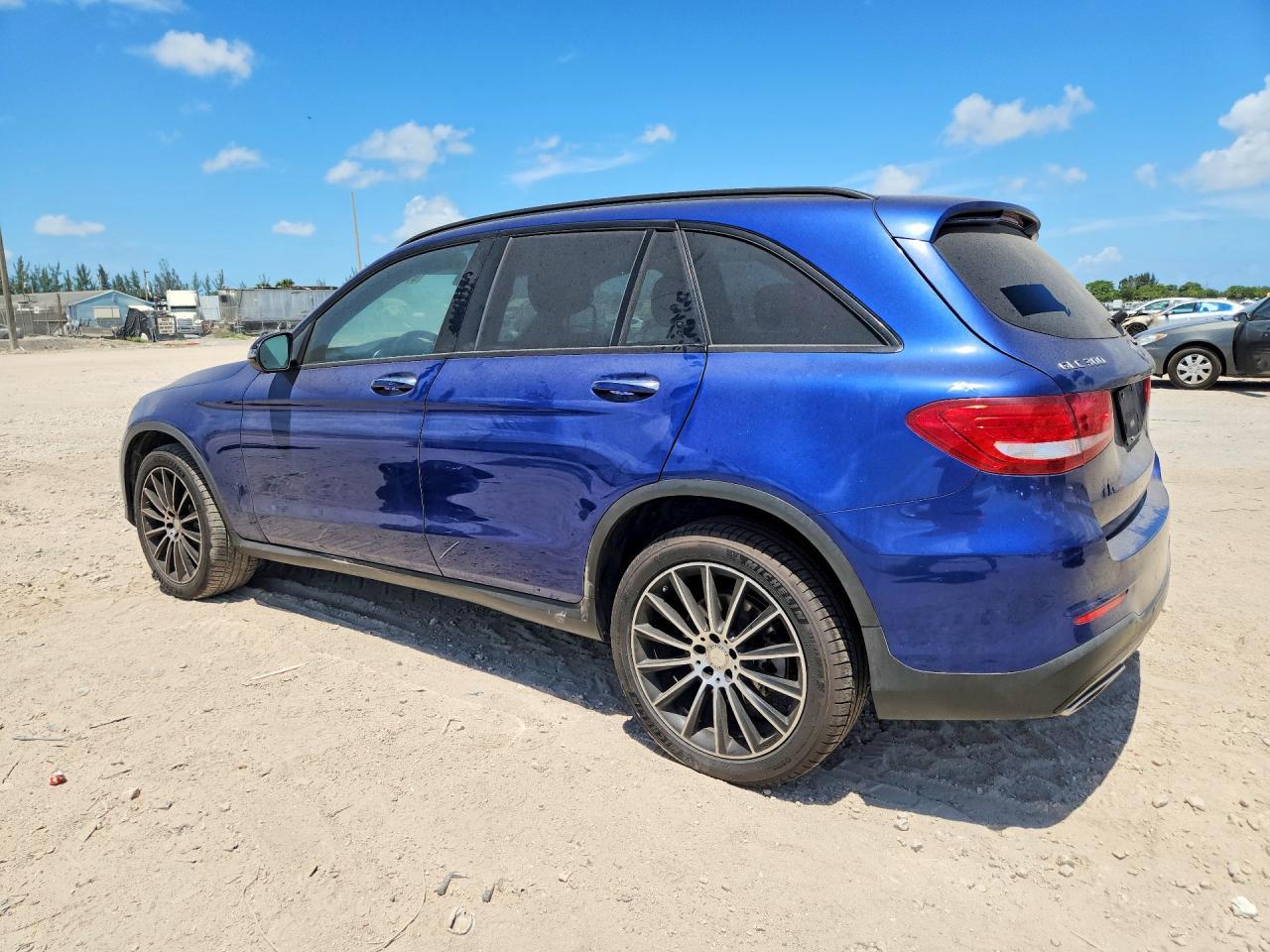 2017 Mercedes-Benz Glc 300 - Image 2
