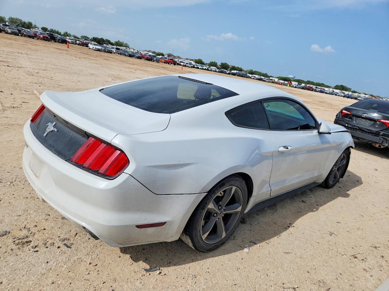 2016 Ford Mustang - Фото 3