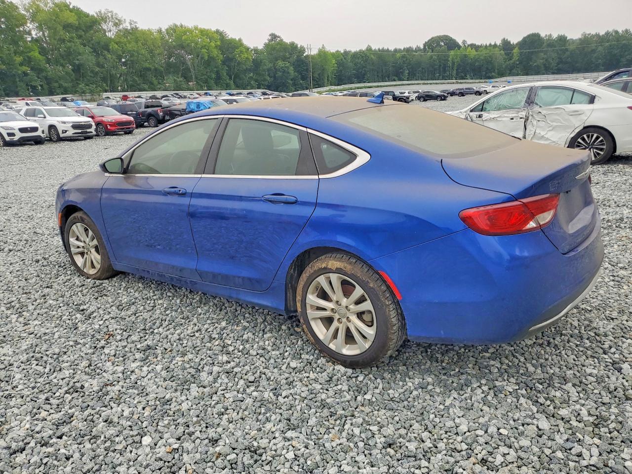 2016 Chrysler 200 Limited - Фото 2
