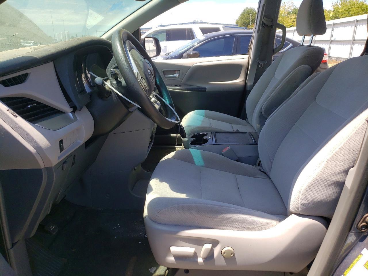 2015 Toyota Sienna Le - Image 7
