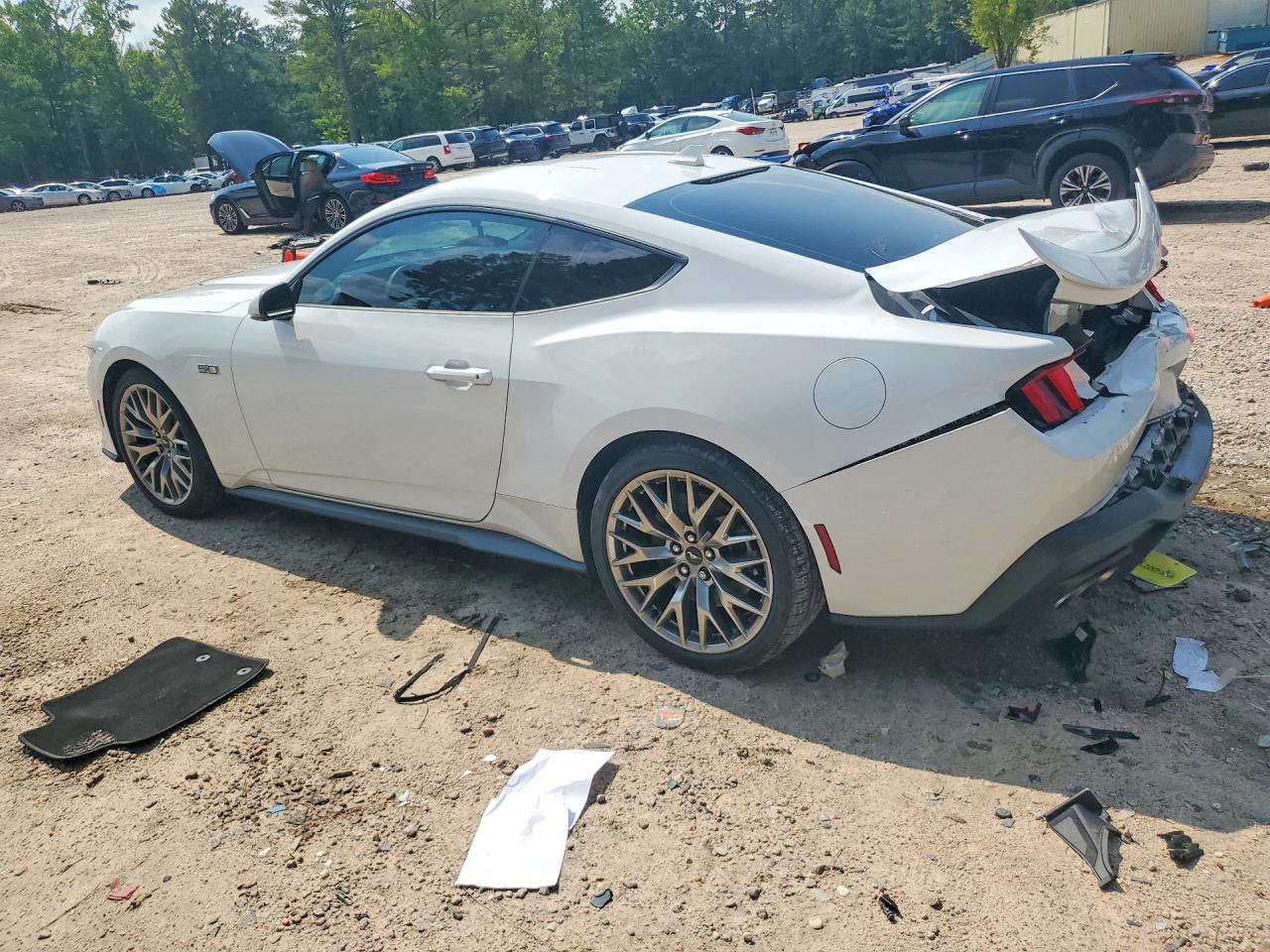 2024 Ford Mustang Gt - Фото 2
