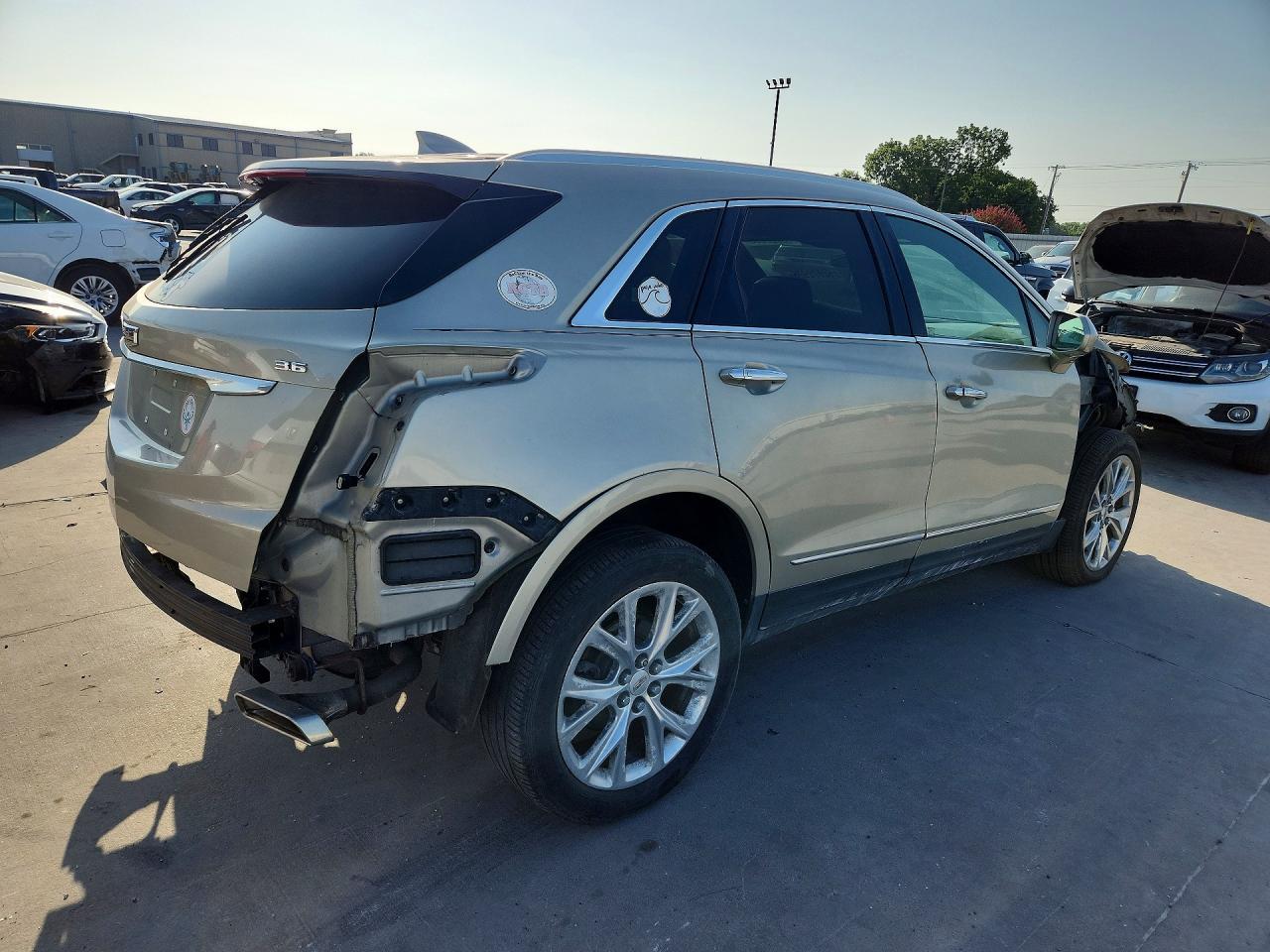 2017 Cadillac Xt5 Luxury - Image 3