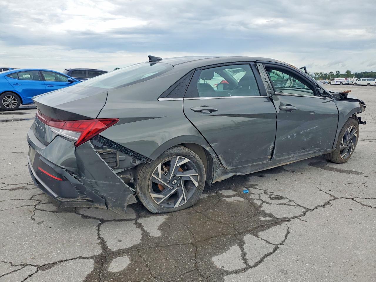 2024 Hyundai Elantra Sel - Image 3