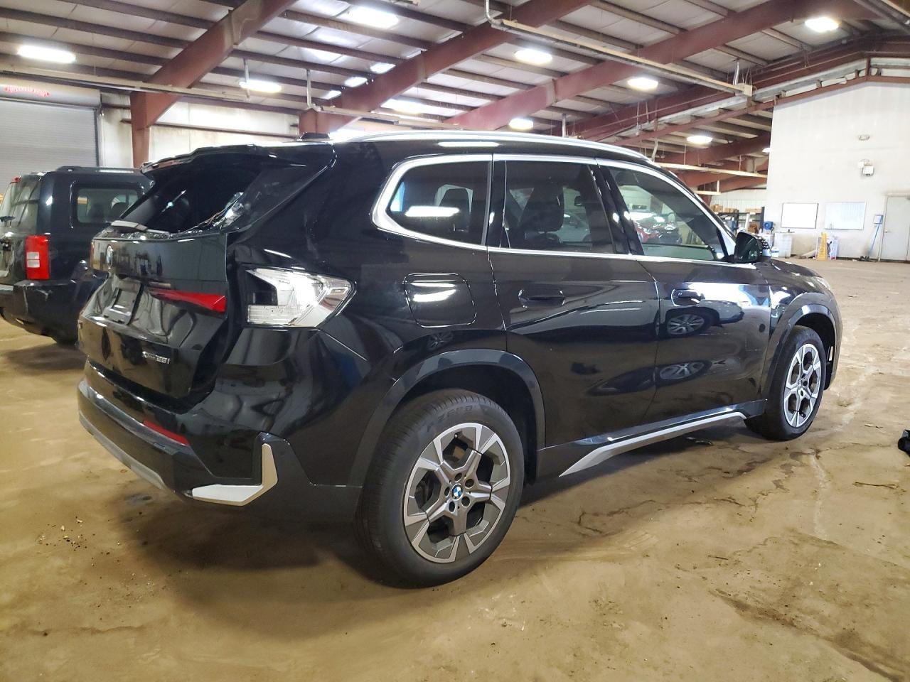 2025 BMW X1 xDrive28I - Фото 3