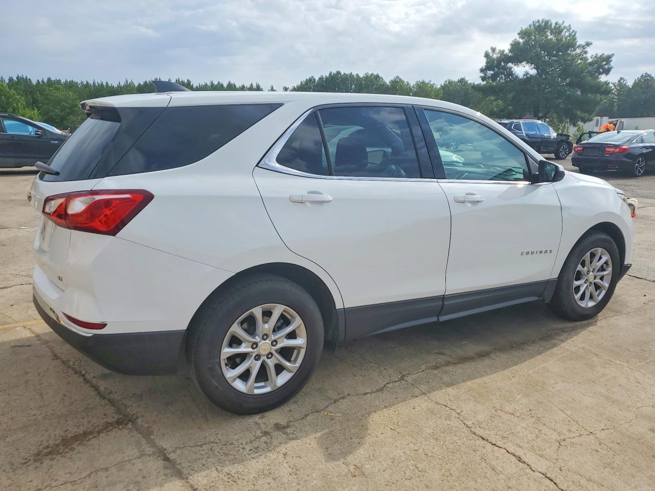 2020 Chevrolet Equinox Lt - Image 3
