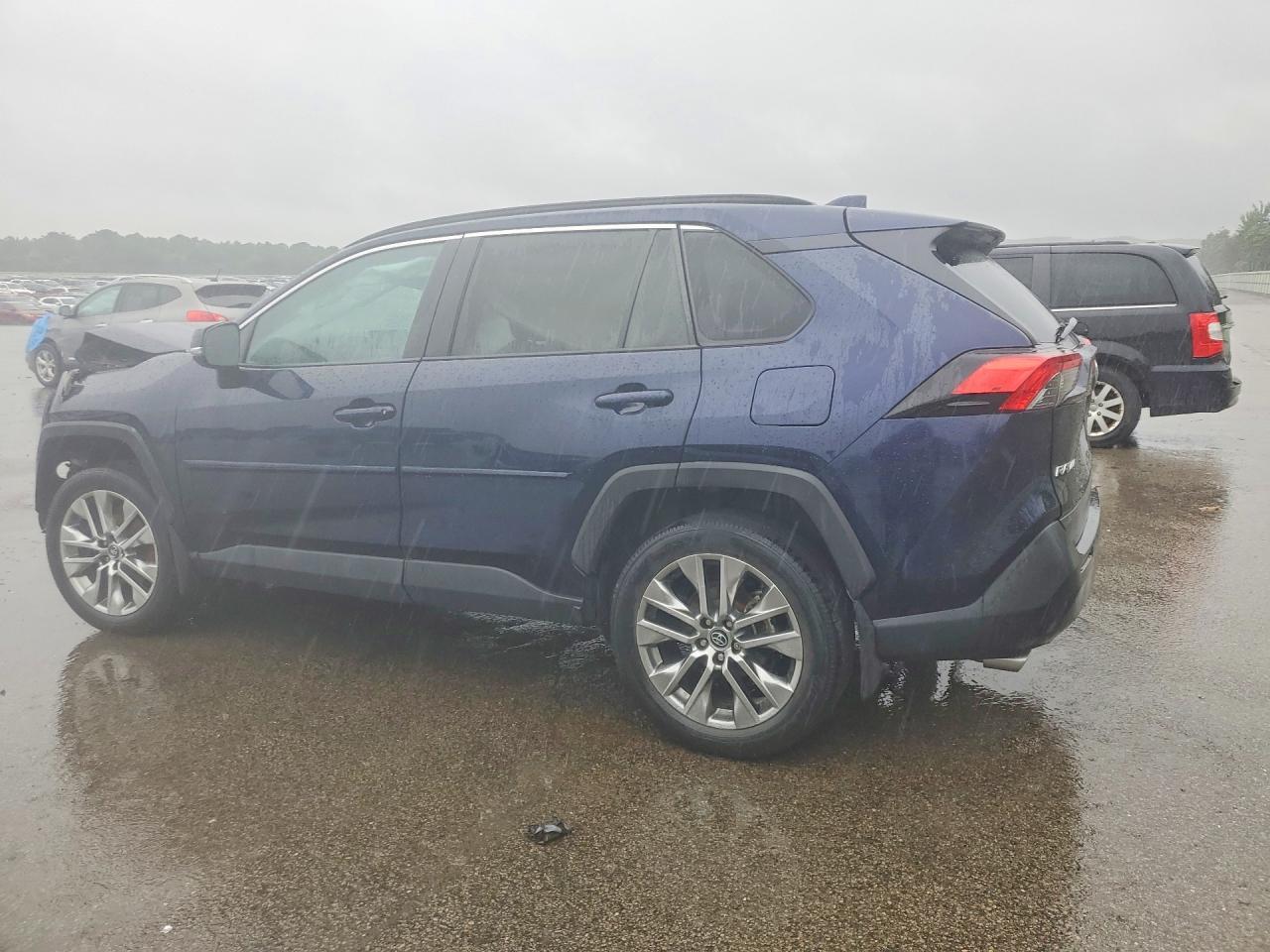 2020 Toyota Rav4 Xle Premium - Image 2