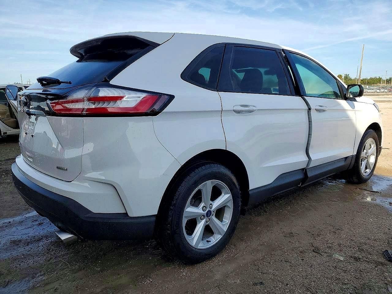 2020 Ford Edge Se - Фото 3