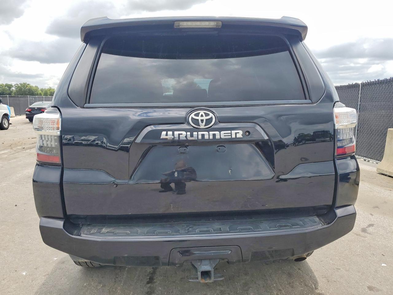 2020 Toyota 4Runner Sr5 - Image 6