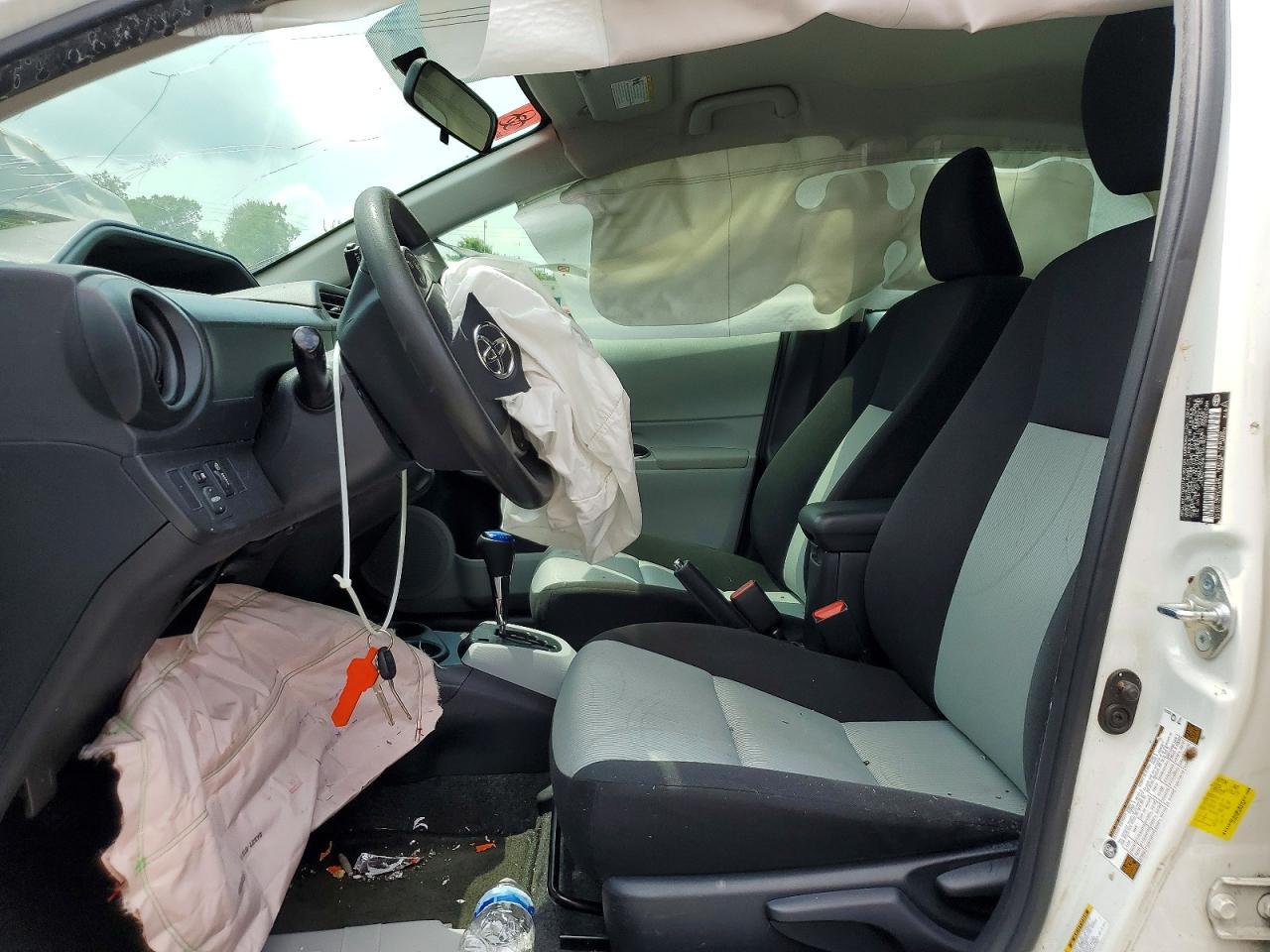 2014 Toyota Prius C Two - Image 7