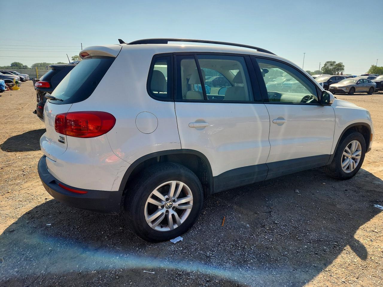 2017 Volkswagen Tiguan S - Image 3