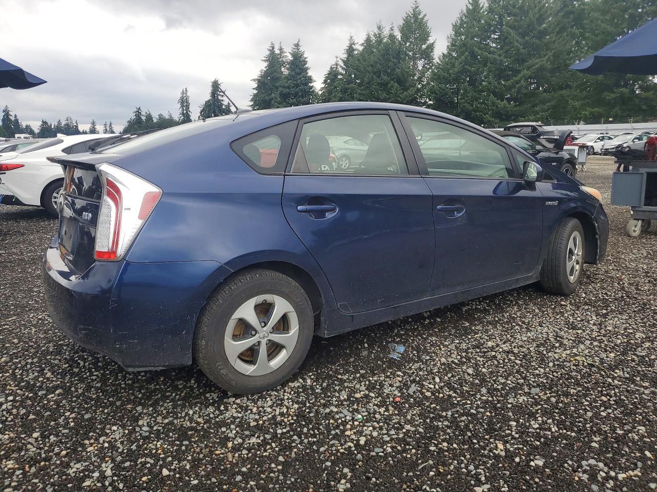 2013 Toyota Prius Three - Фото 3