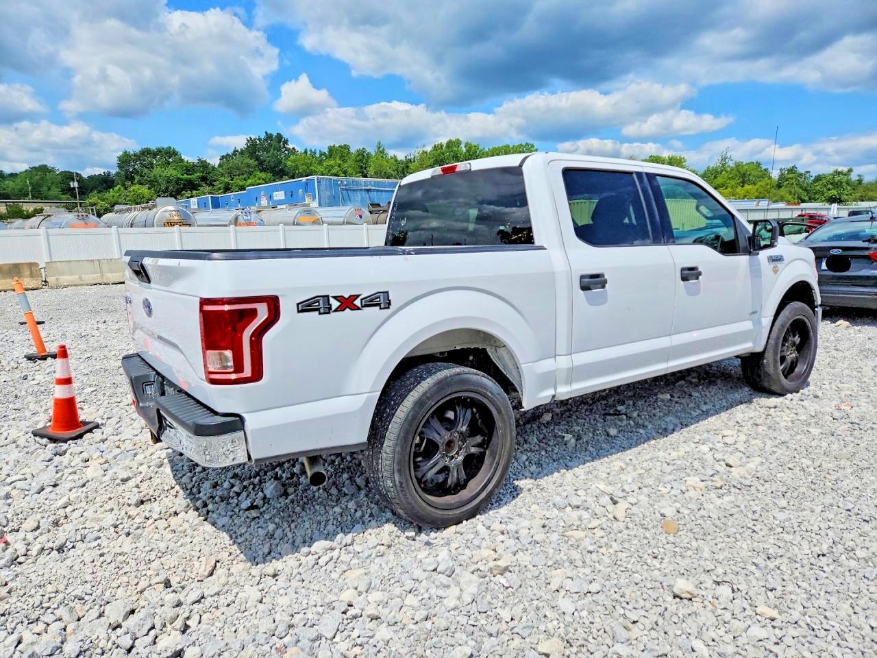 2017 Ford F150 Supercrew - Фото 3