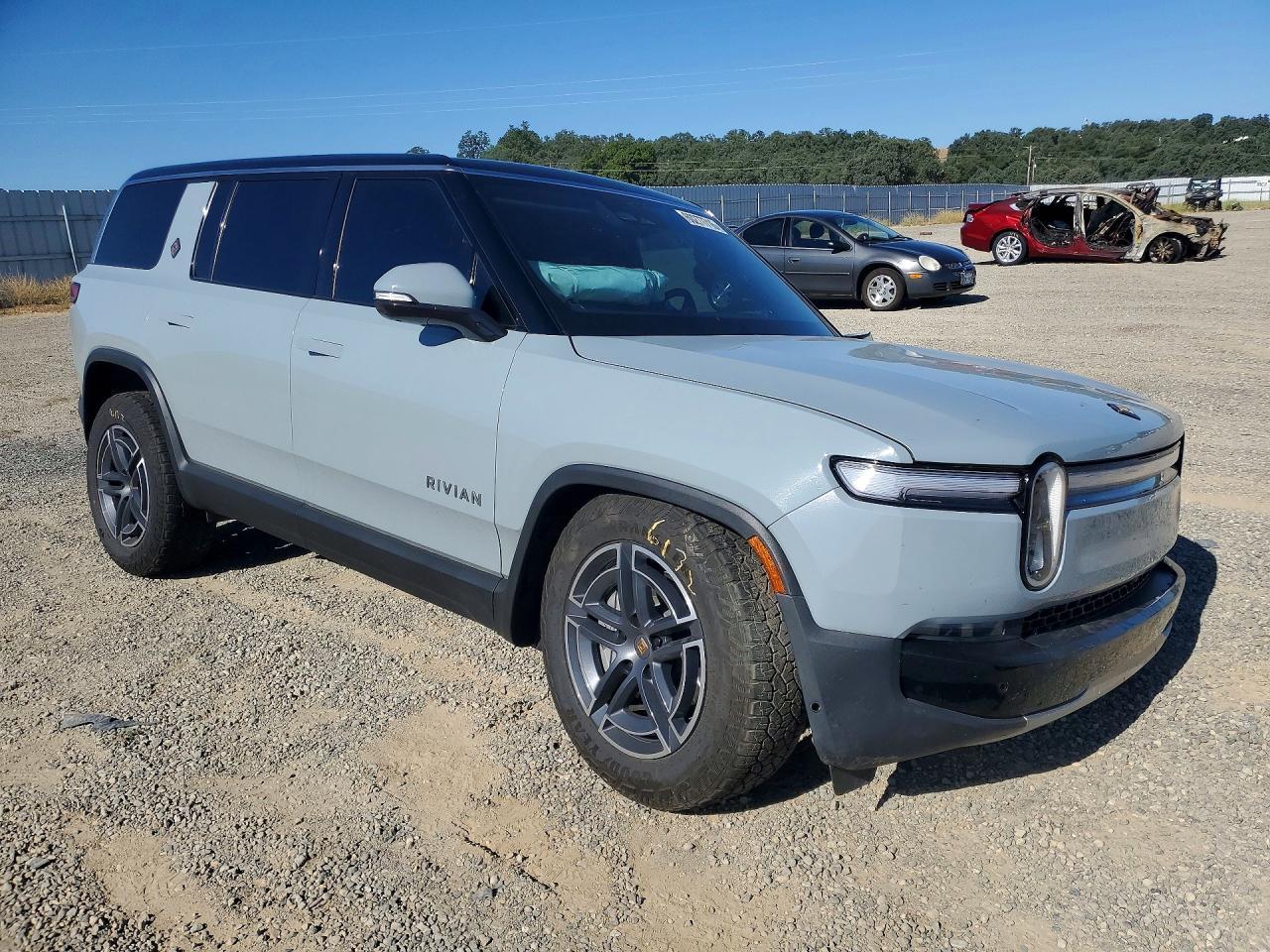 2025 Rivian R1S Adventure - Фото 4