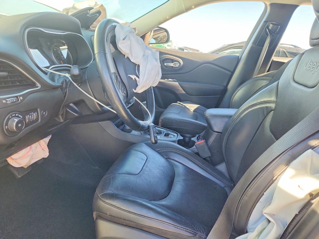 2021 Jeep Cherokee Latitude Lux - Image 7