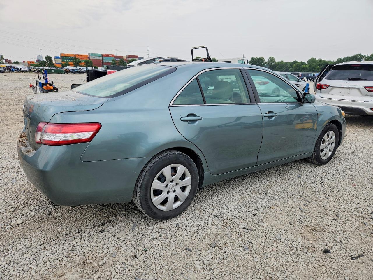 2011 Toyota Camry Le - Image 3
