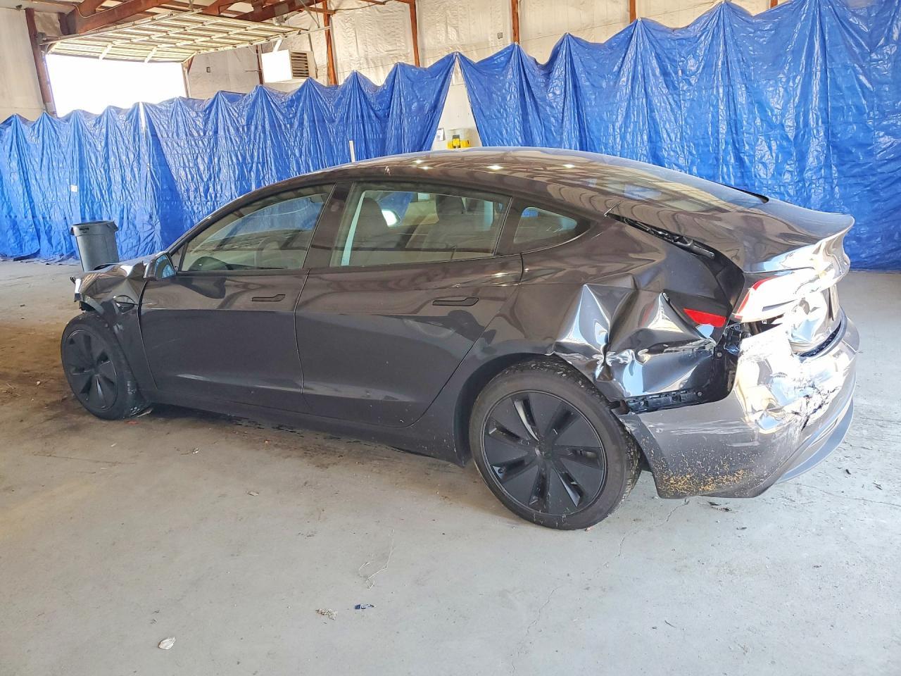 2026 Tesla Model 3 - Фото 2