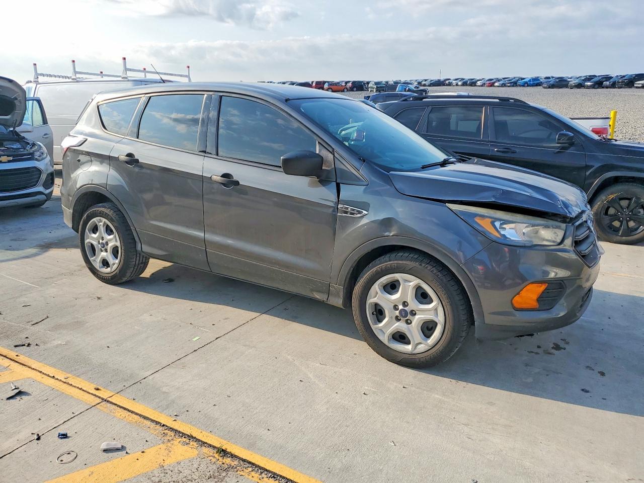 2018 Ford Escape S - Фото 4