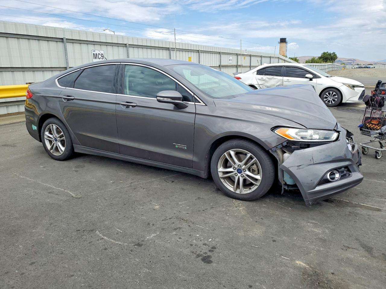 2016 Ford Fusion Titanium Phev - Image 4