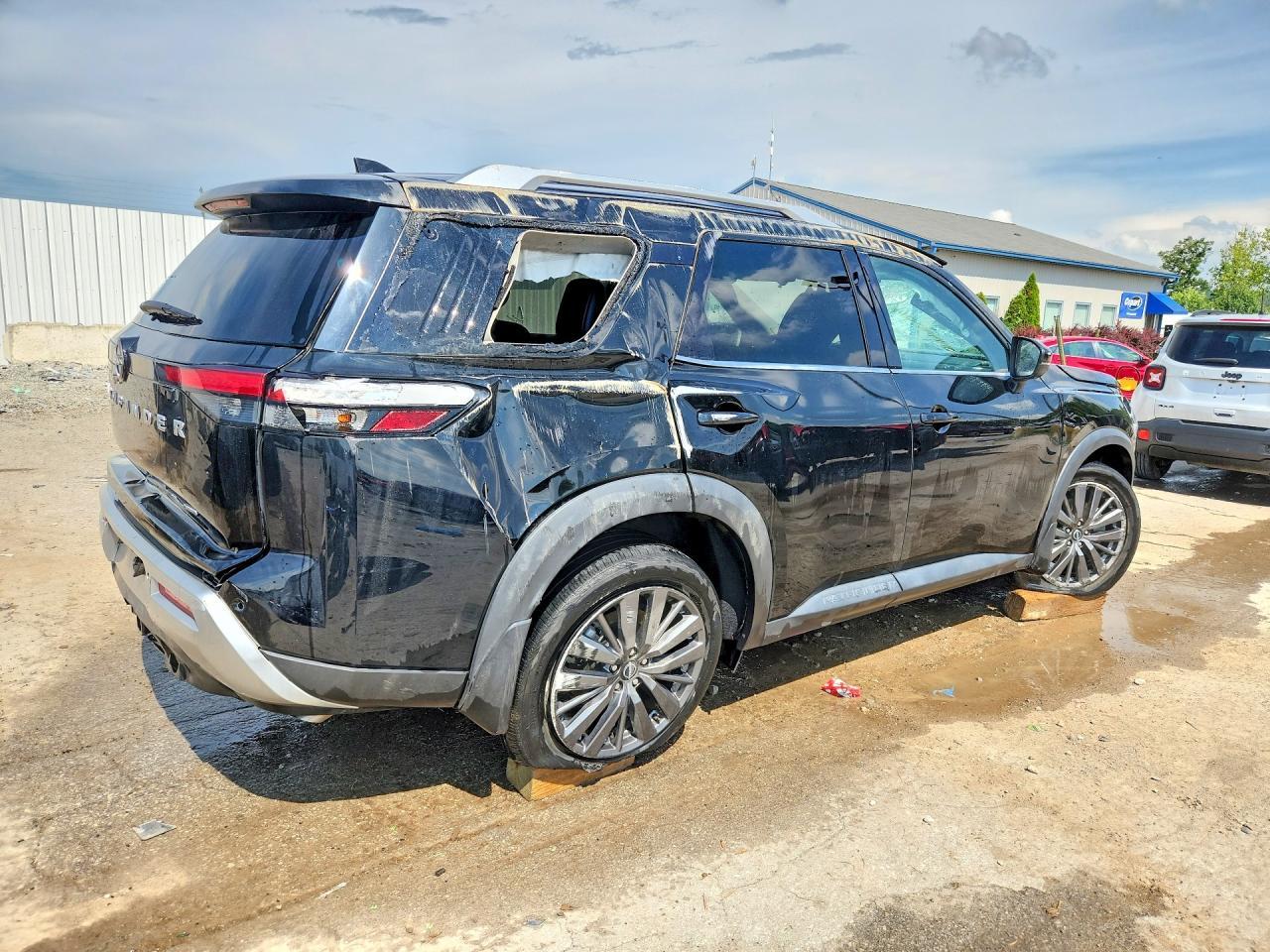 2023 Nissan Pathfinder Sl - Фото 3