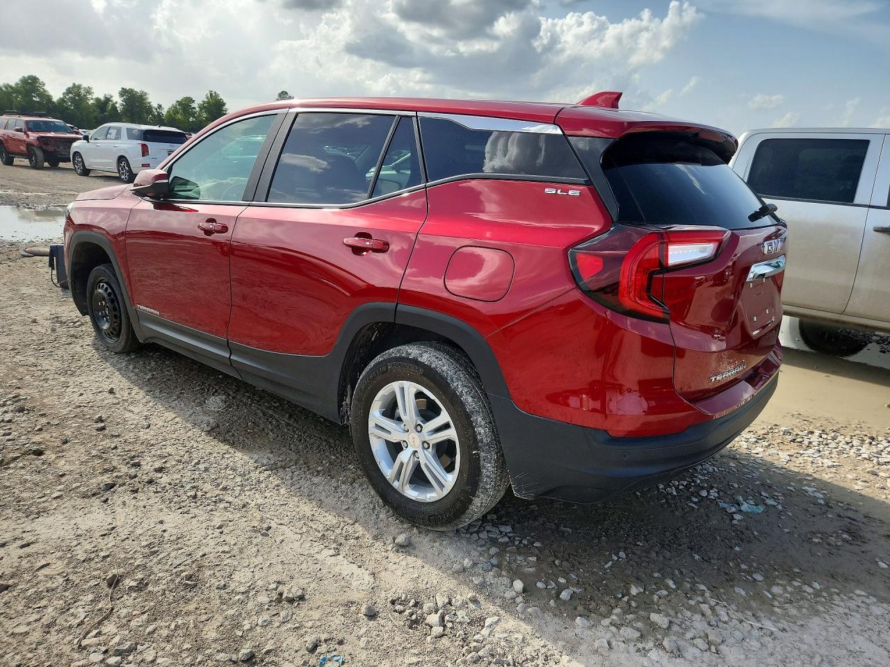 2024 GMC Terrain Sle - Image 2