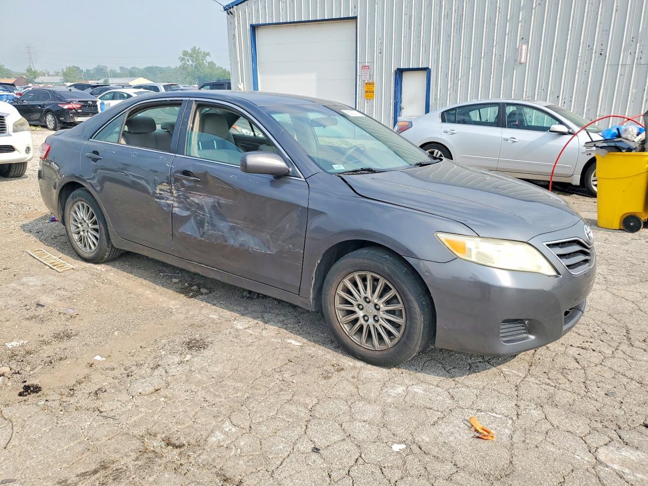 2010 Toyota Camry Le - Фото 4