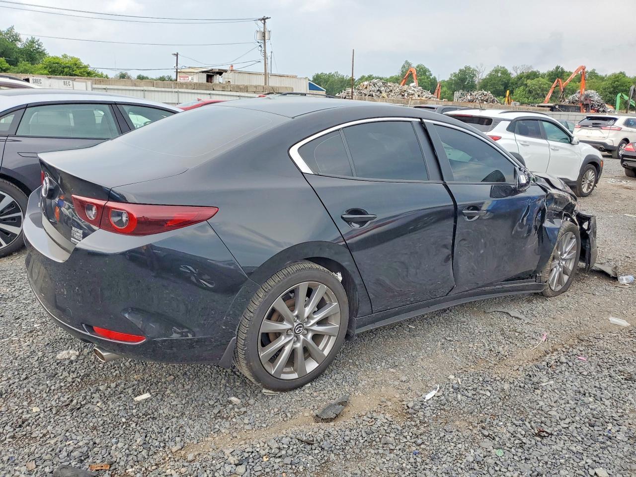 2025 Mazda 3 Preferred - Фото 3