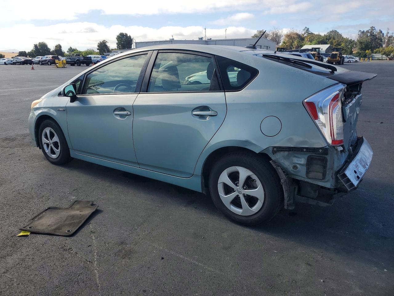 2013 Toyota Prius Three - Фото 2