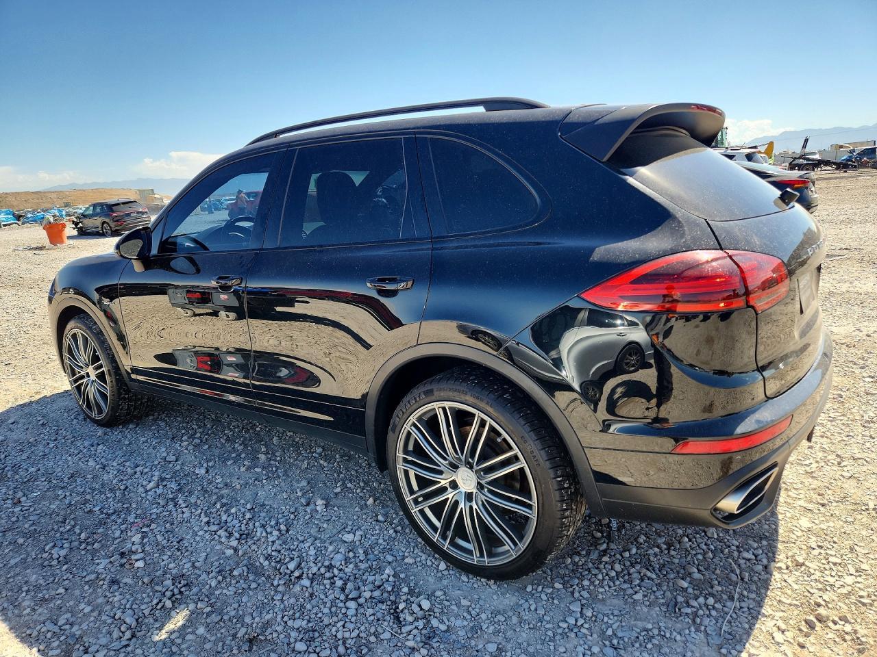 2016 Porsche Cayenne - Image 2