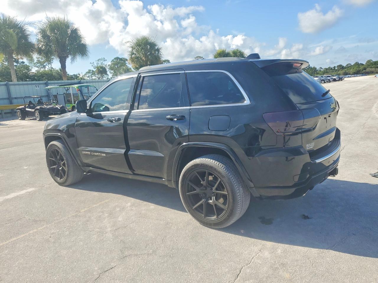 2017 Jeep Grand Cherokee Overland - Image 2
