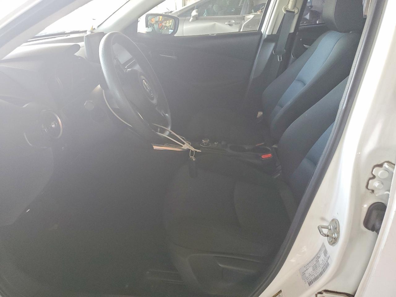 2020 Toyota Yaris Le - Фото 7