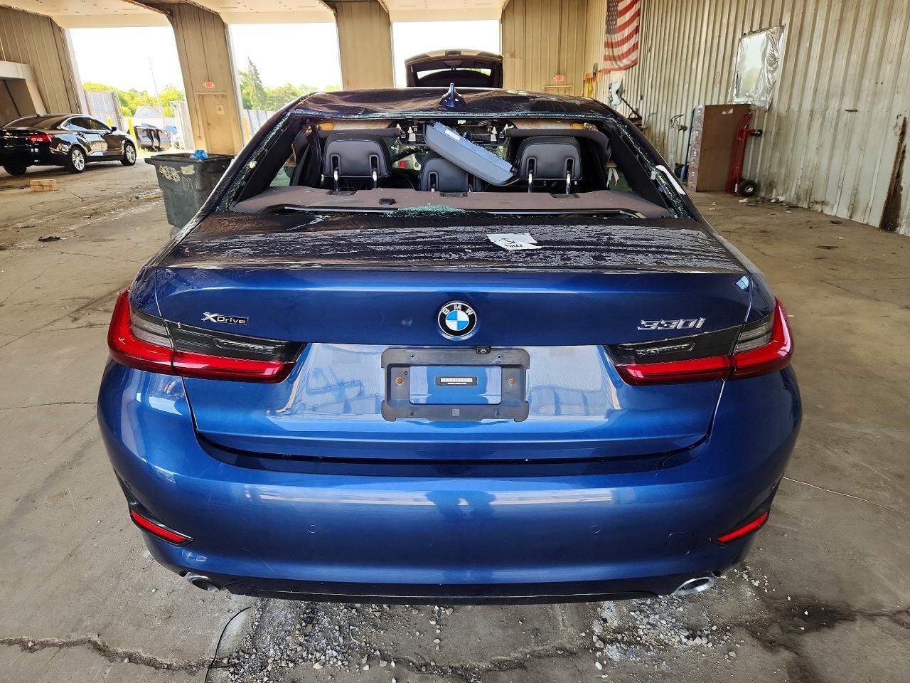 2022 BMW 330Xi - Фото 6