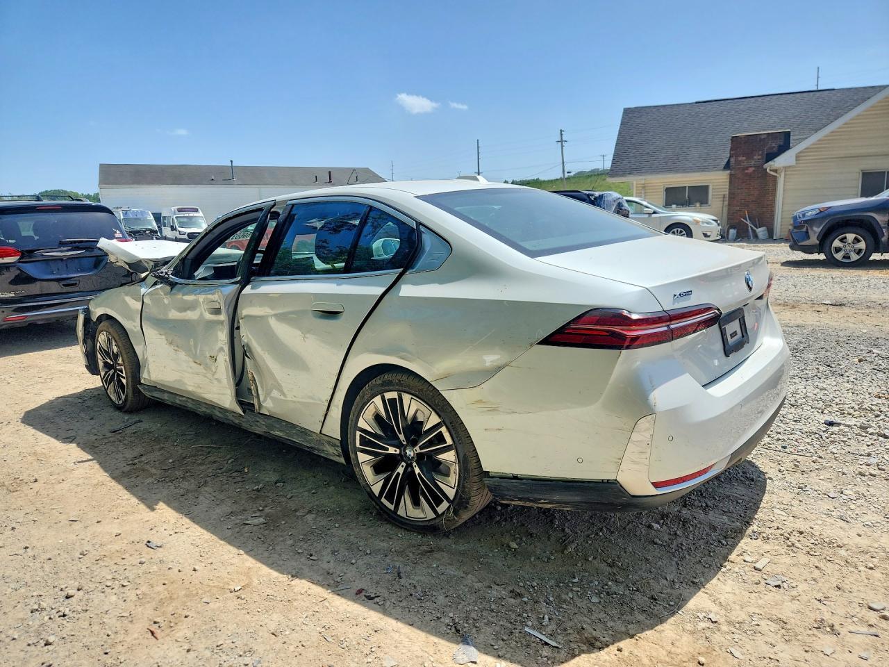 2024 BMW 530 Xi - Фото 2