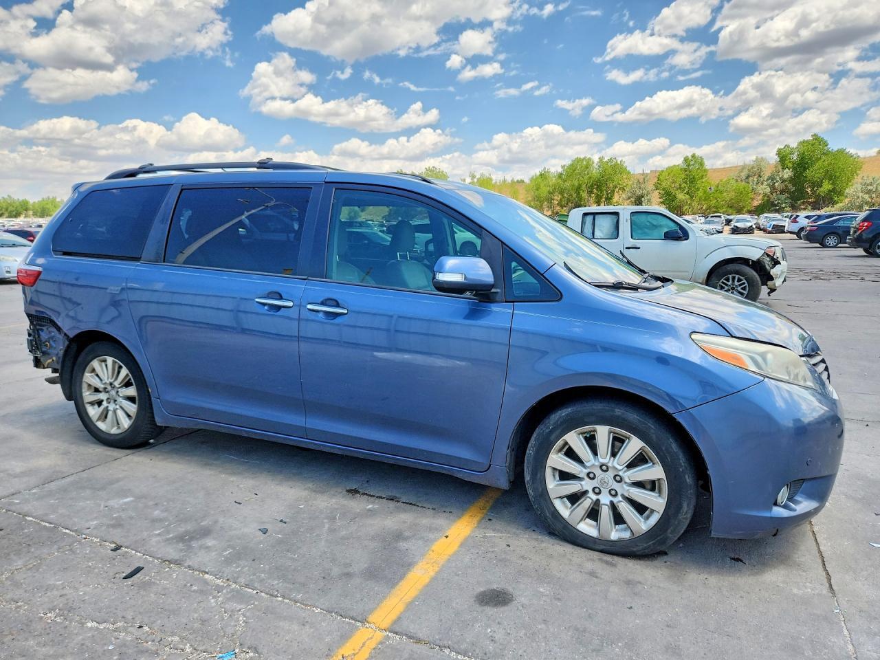 2015 Toyota Sienna Limited Premium 7-Passenger - Фото 4