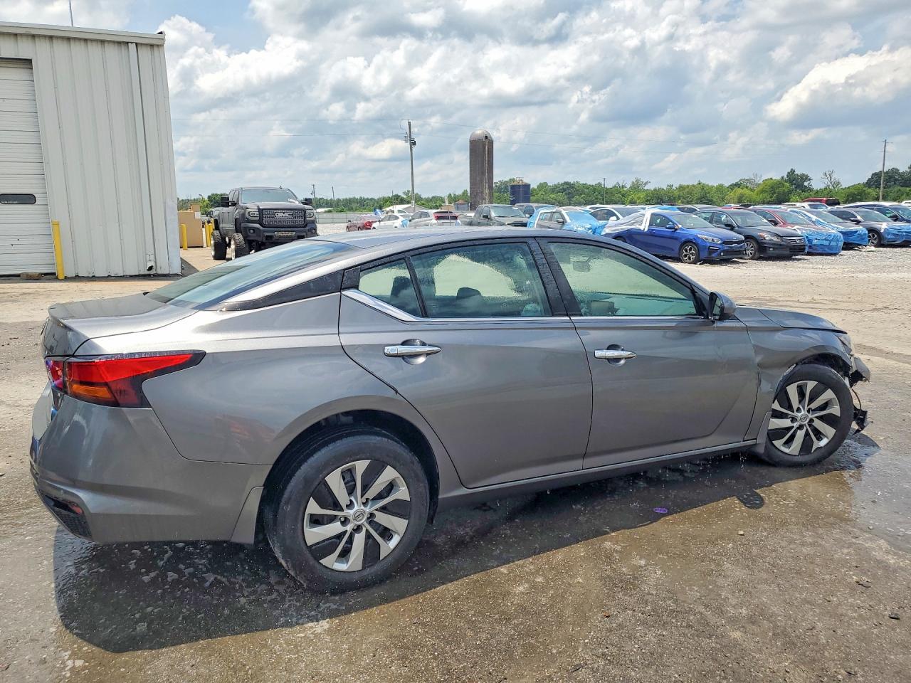 2023 Nissan Altima S - Image 3