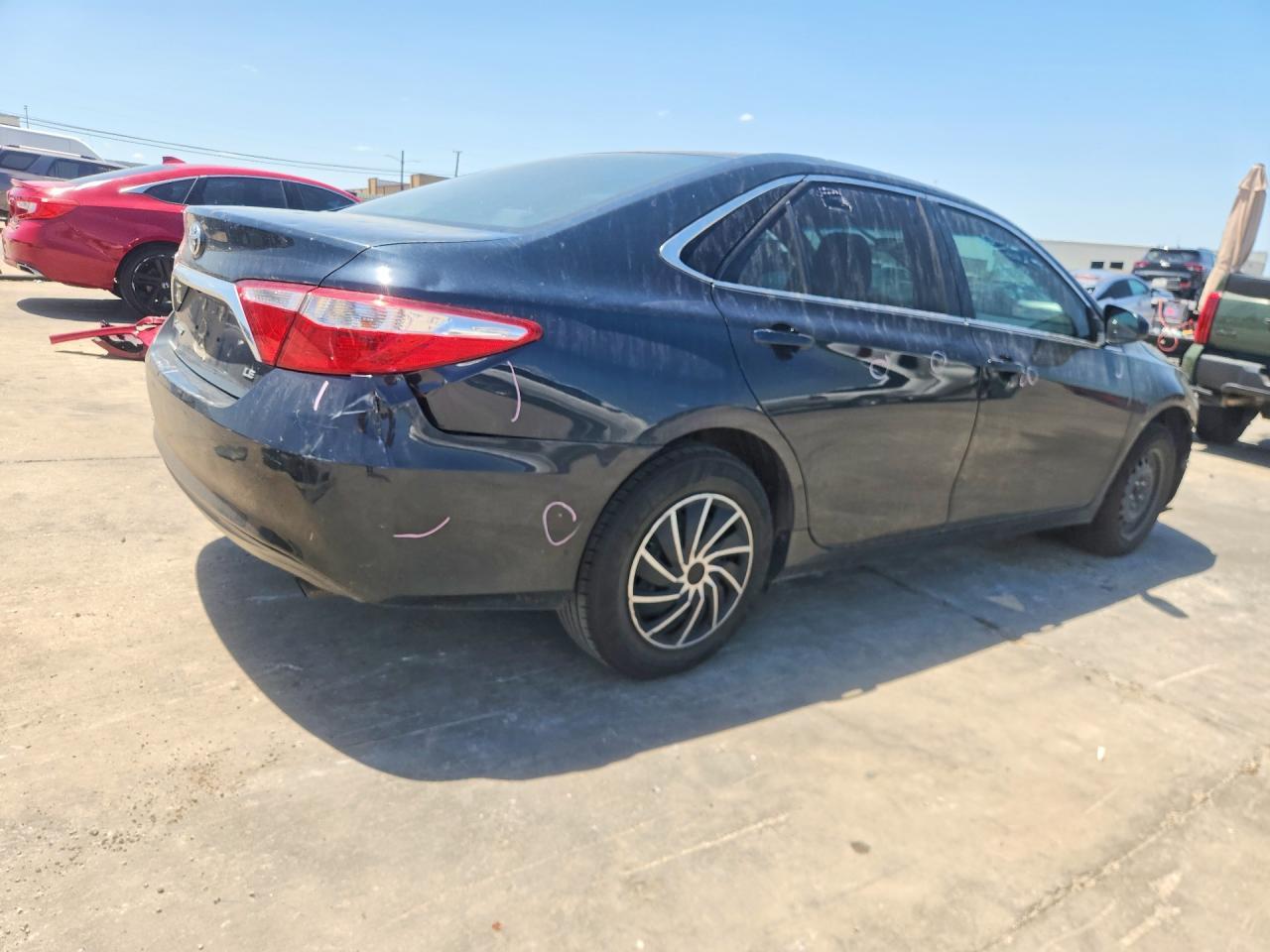 2017 Toyota Camry Le - Фото 3