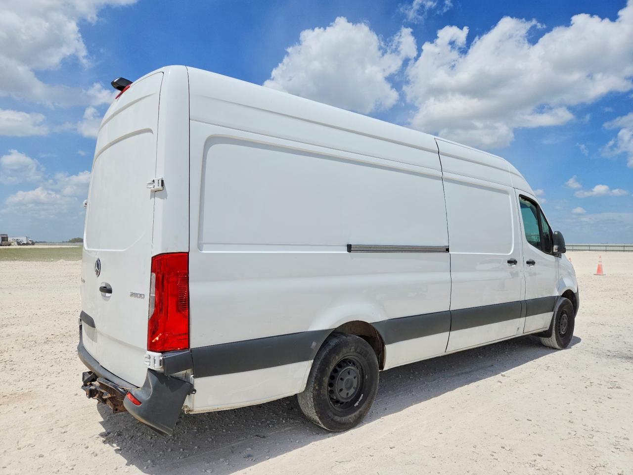 2024 Mercedes-Benz Sprinter 2500 Delivery Van - Фото 3