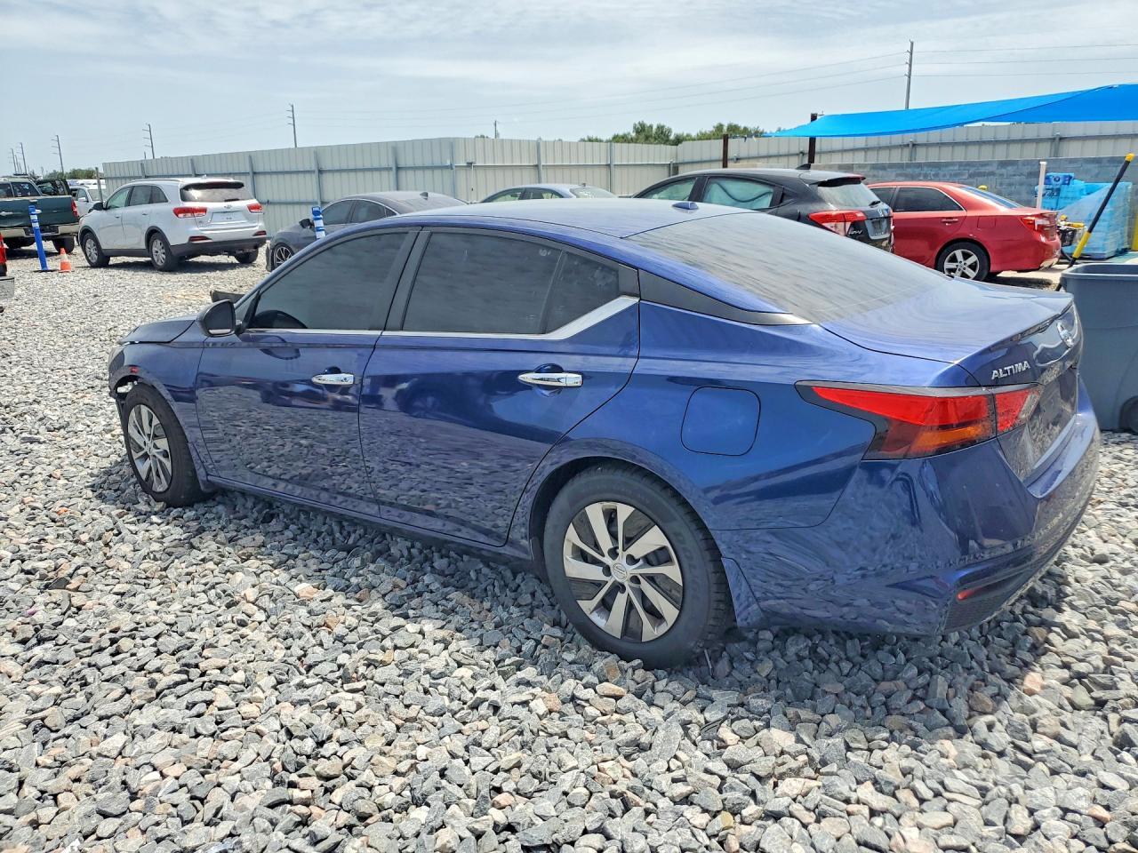 2019 Nissan Altima S - Фото 2