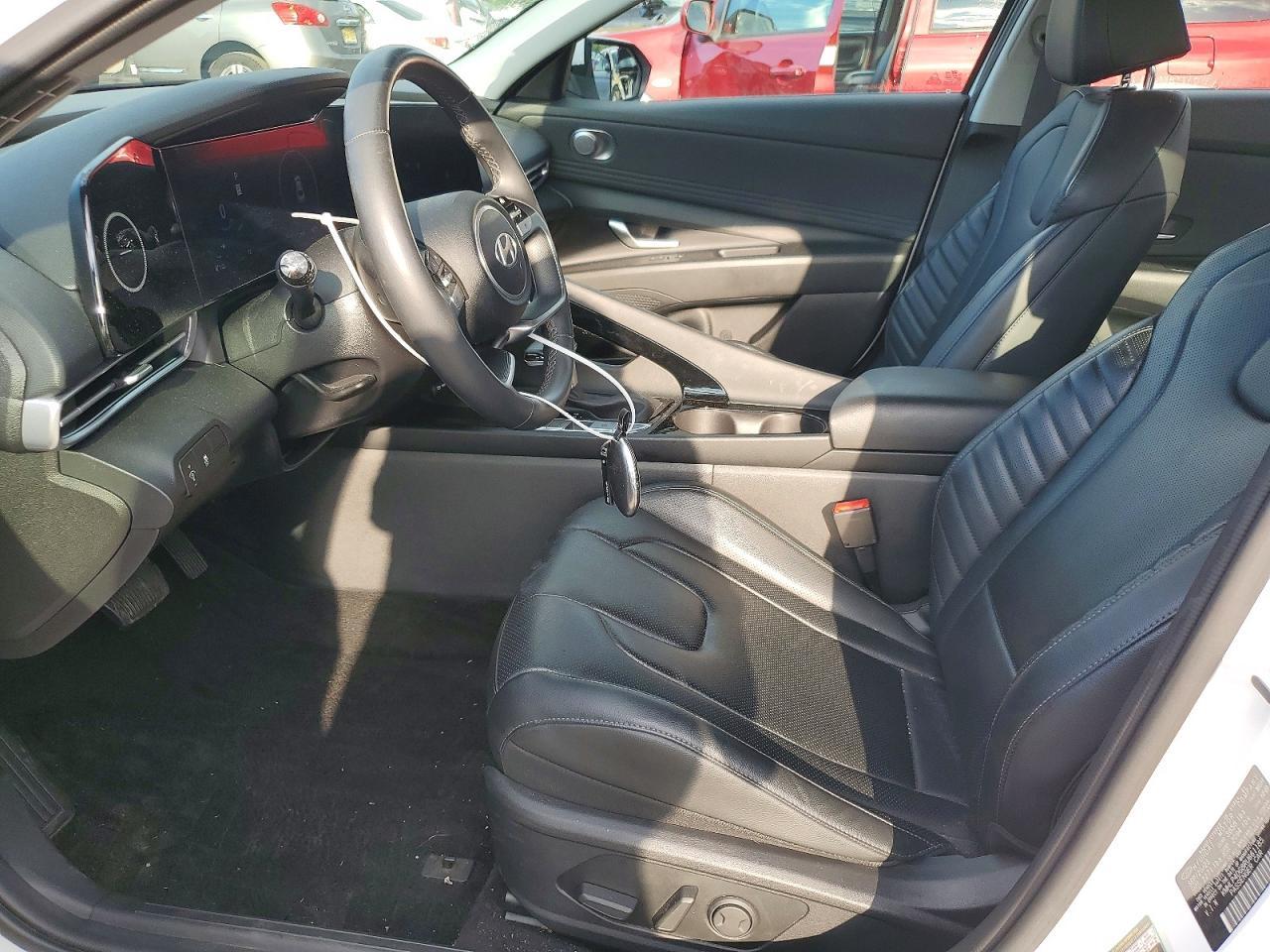 2024 Hyundai Elantra Limited - Image 7