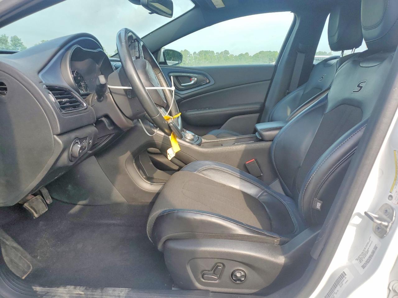 2015 Chrysler 200 S - Image 7