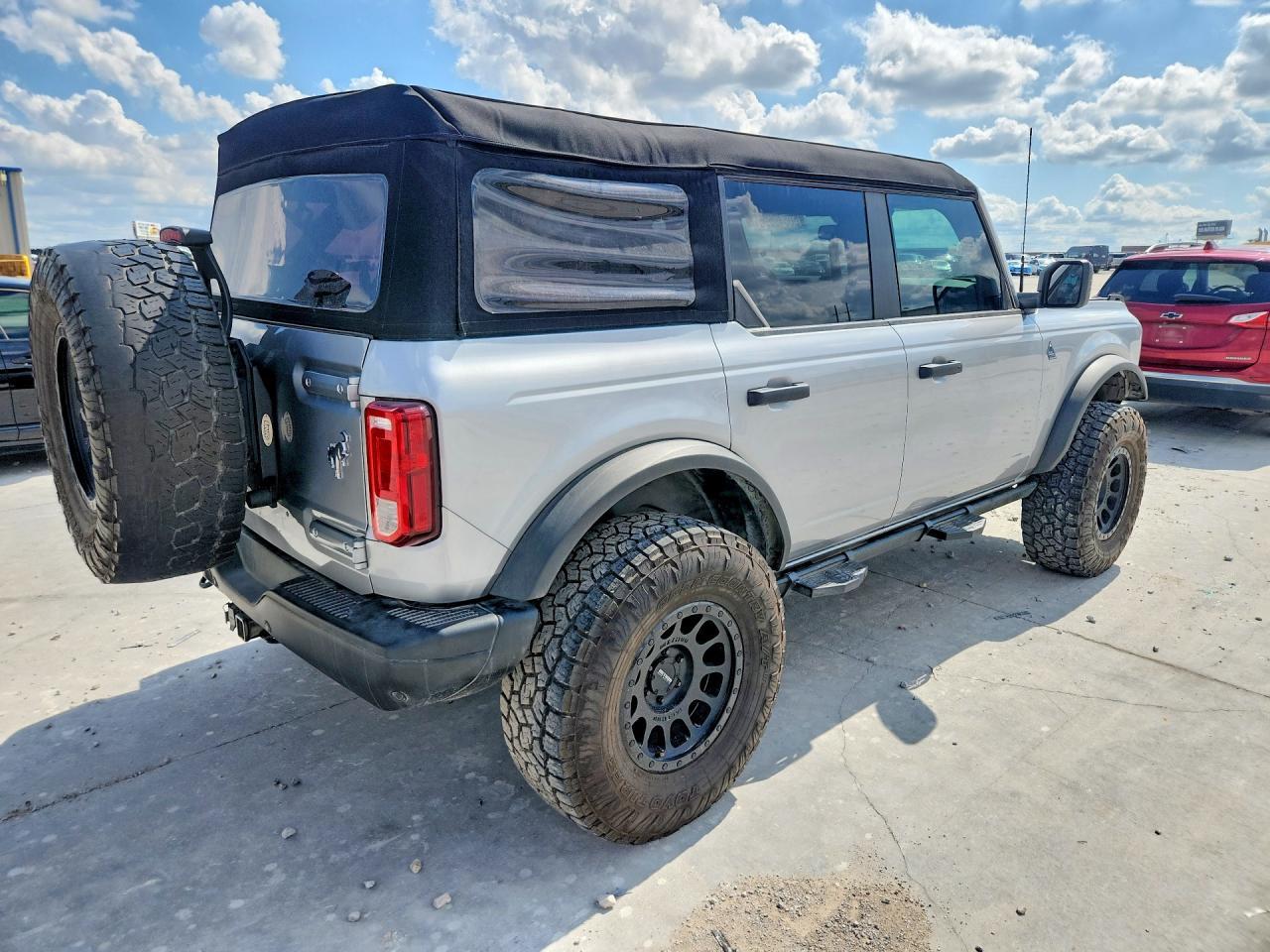 2023 Ford Bronco Base - Фото 3