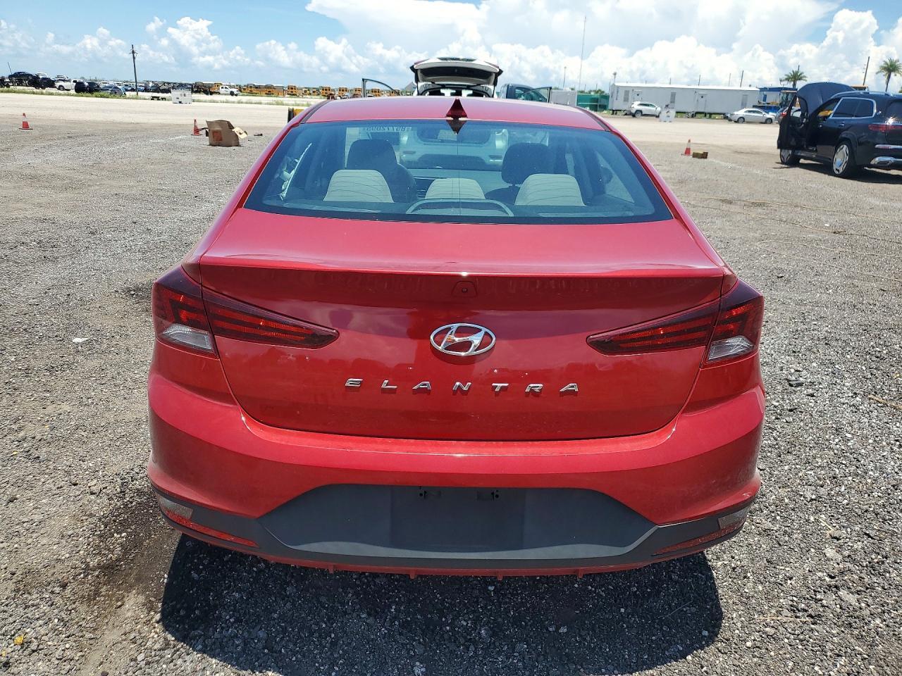 2020 Hyundai Elantra Sel - Фото 6
