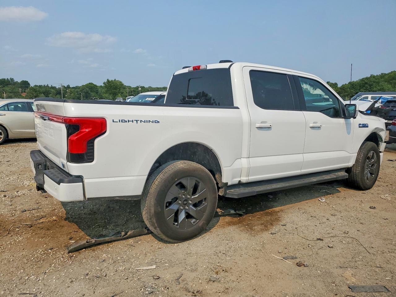 2025 Ford F150 Lightning Lariat - Image 3