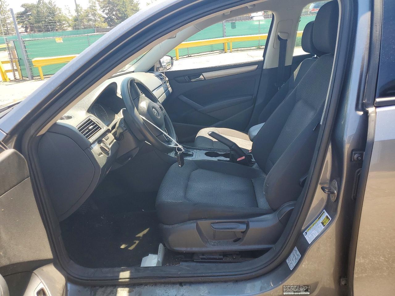 2013 Volkswagen Passat S - Image 7