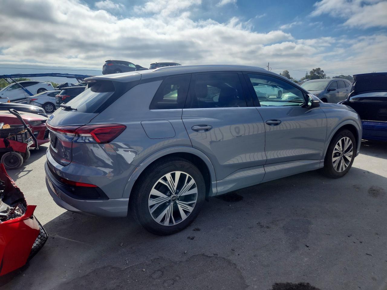2025 Audi Q4 E-Tron Premium - Фото 3