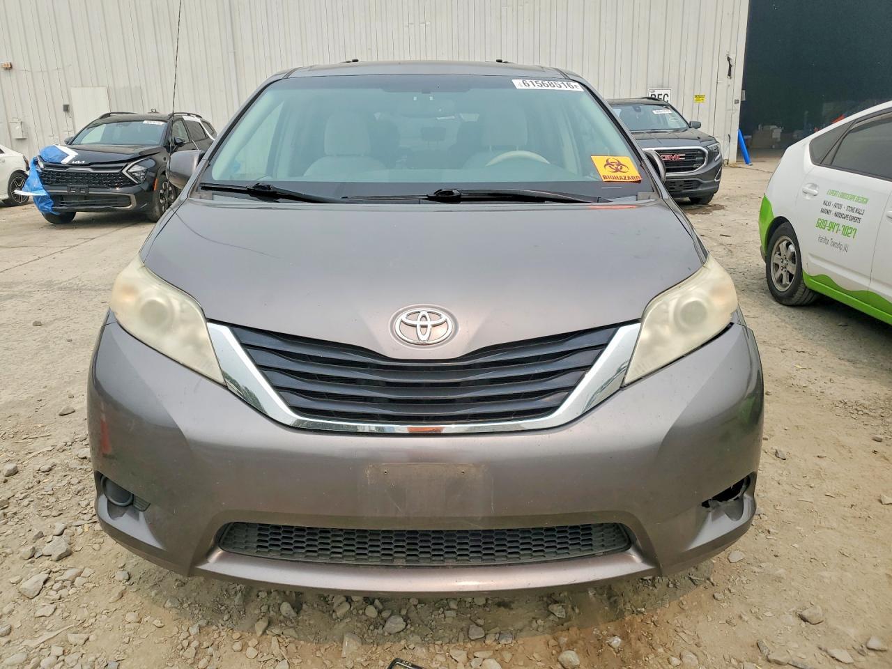 2011 Toyota Sienna Le - Фото 5